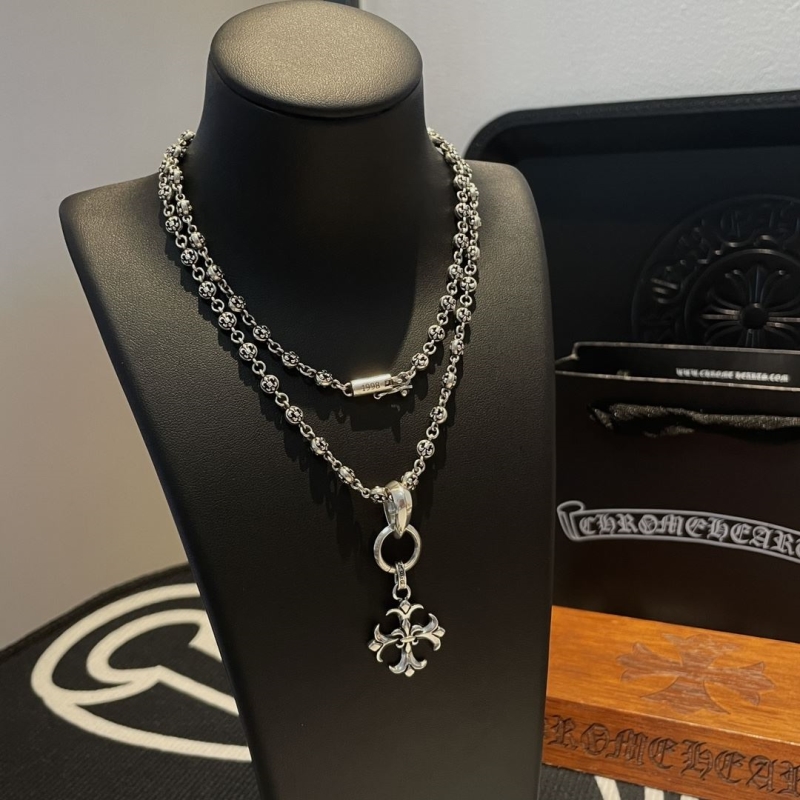 Ch*0me He**ts necklaces